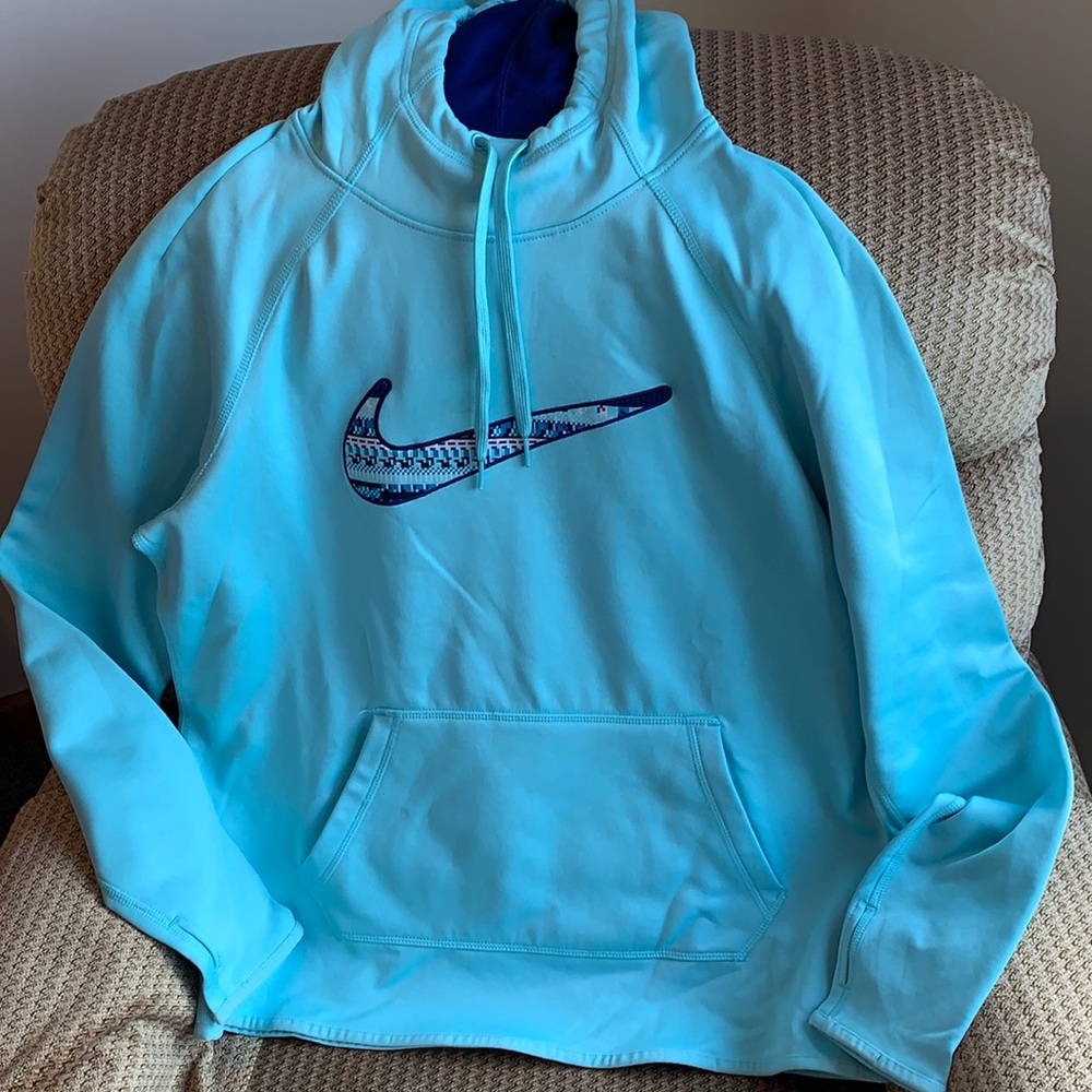 Women’s Nike therma-fit hoodie